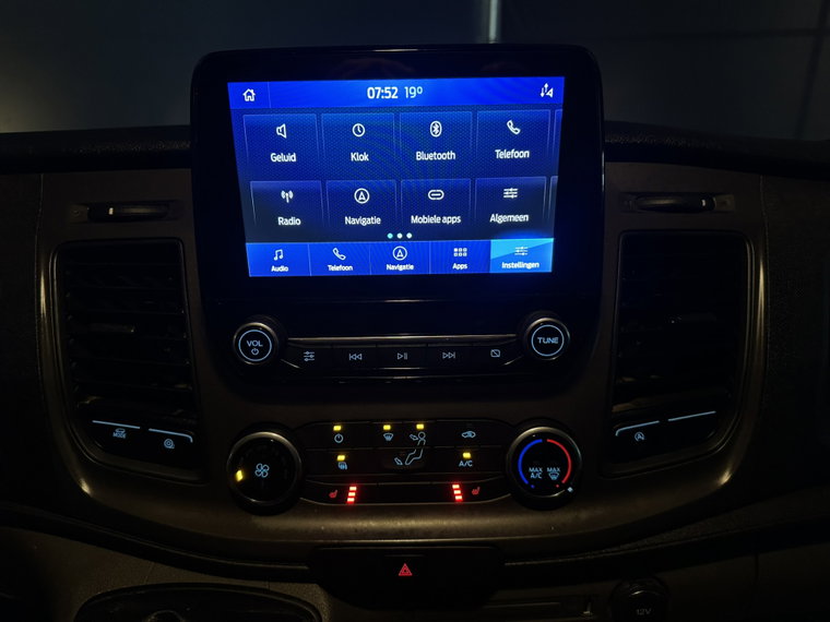 Vehicle Image 18