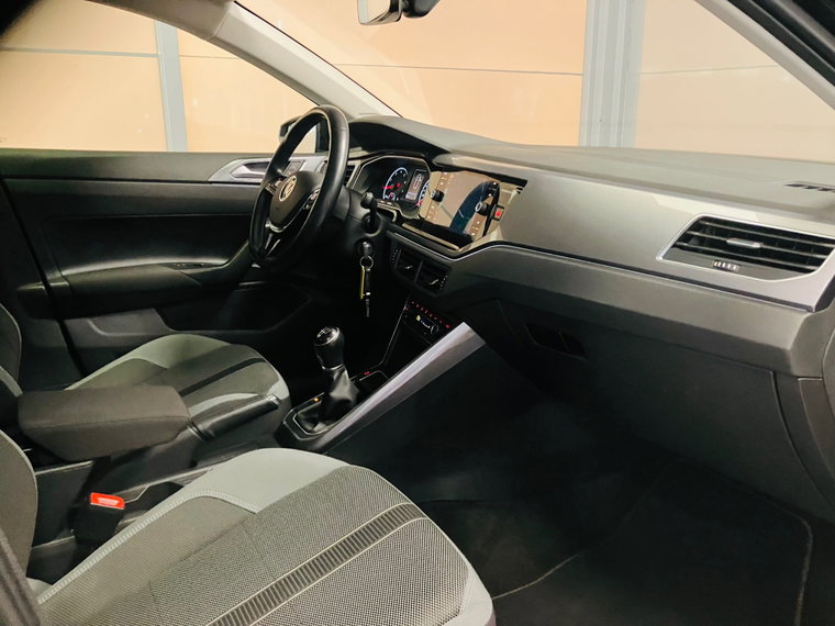 Vehicle Image 32