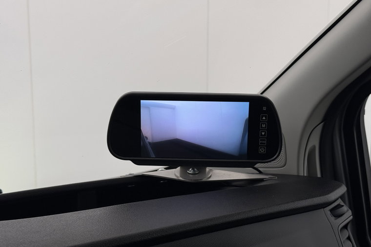 Vehicle Image 25