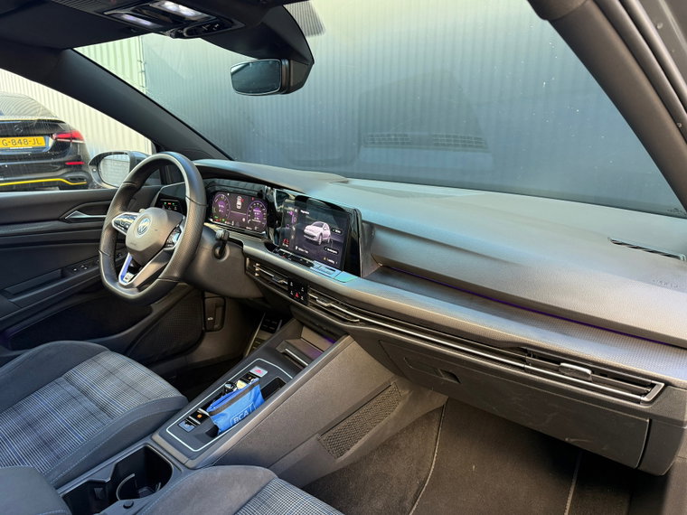 Vehicle Image 32