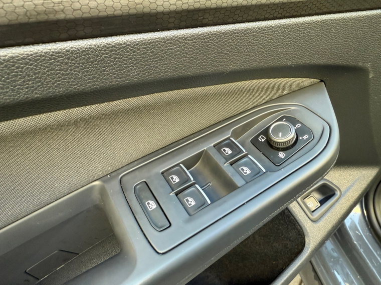 Vehicle Image 38