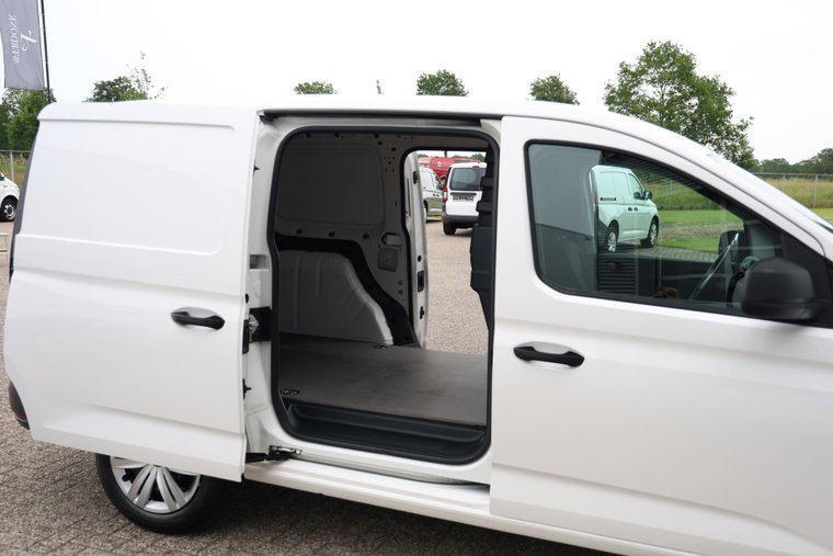 Vehicle Image 24