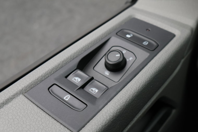 Vehicle Image 28