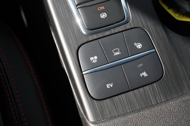 Vehicle Image 25