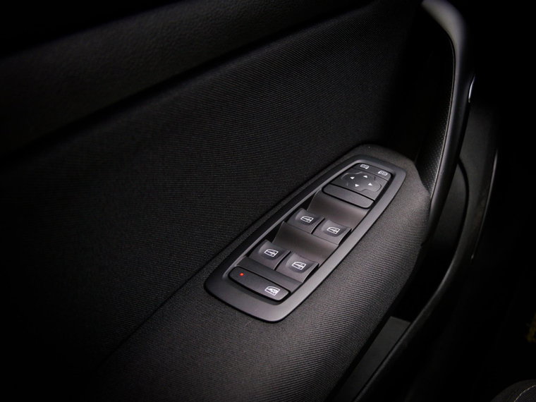 Vehicle Image 37