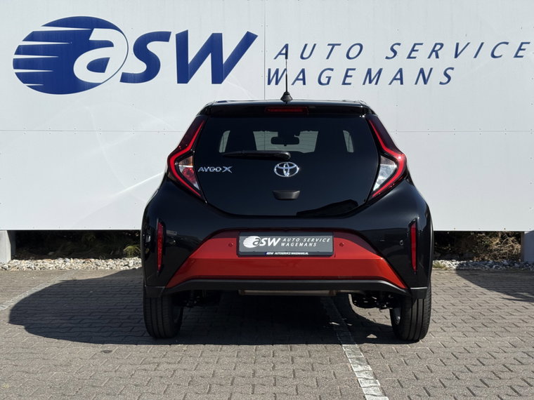 Vehicle Image 6