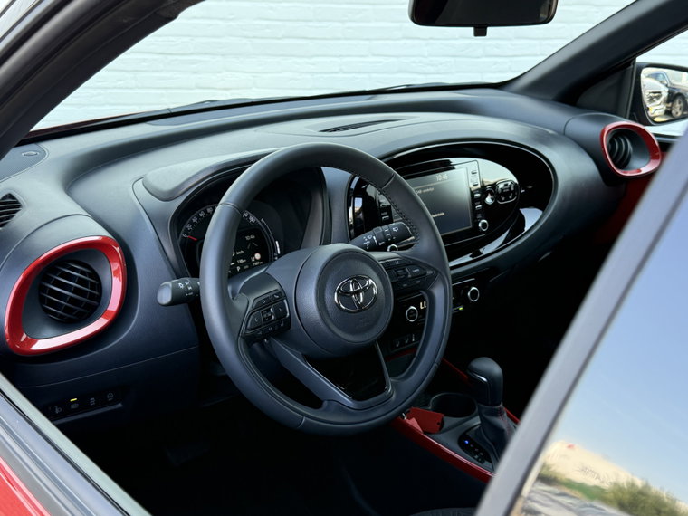 Vehicle Image 8