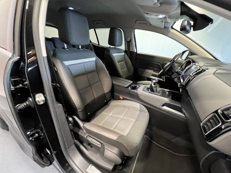 Vehicle Image 36