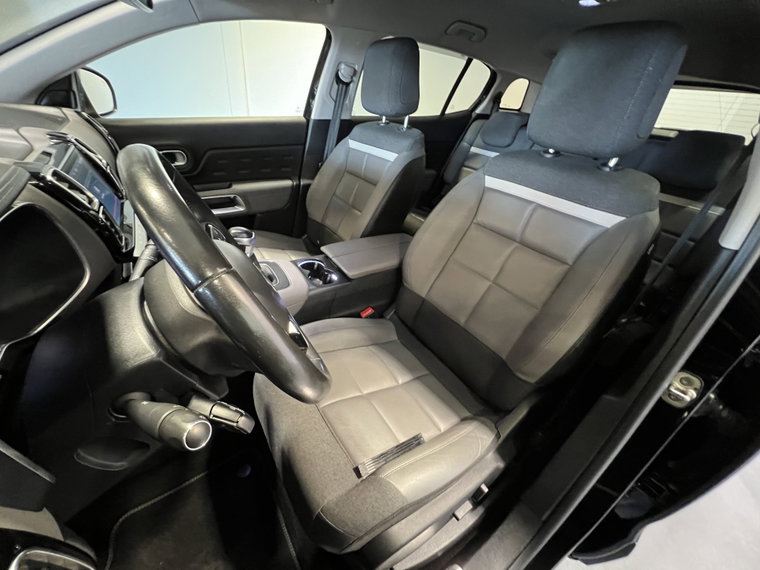 Vehicle Image 37