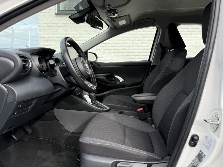 Vehicle Image 25