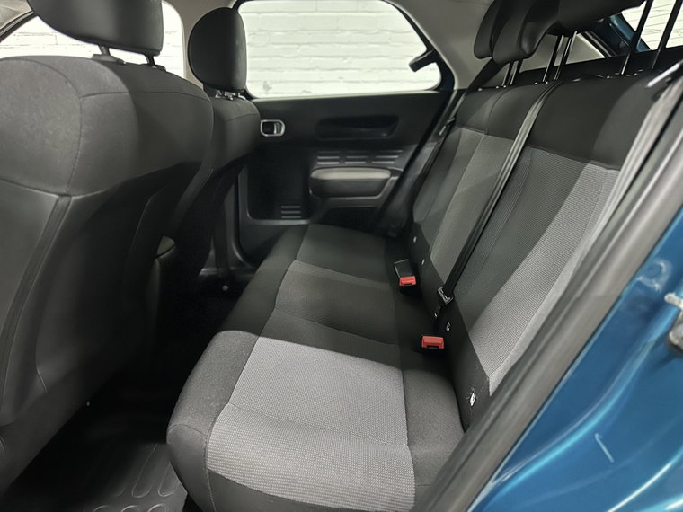 Vehicle Image 25