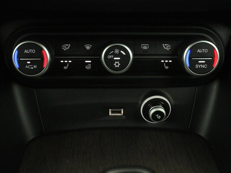 Vehicle Image 28
