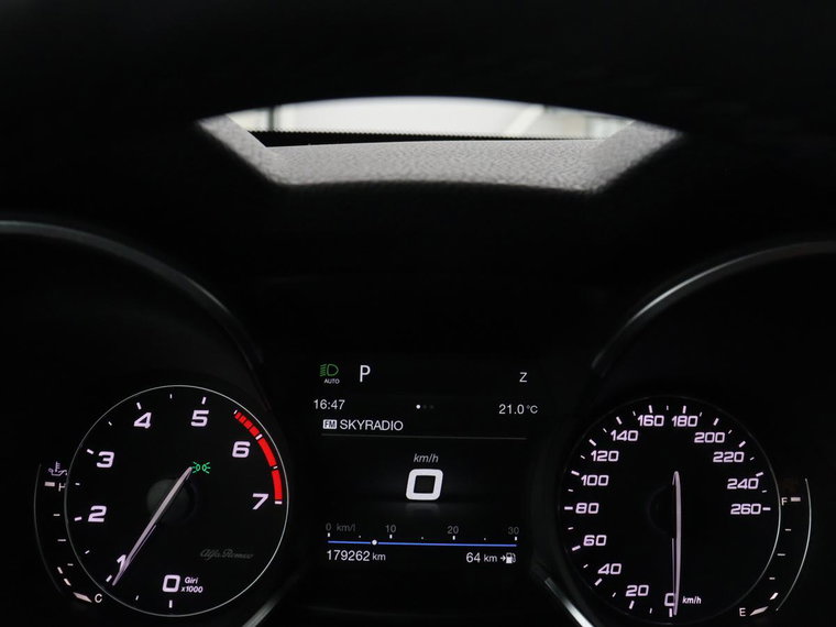 Vehicle Image 32