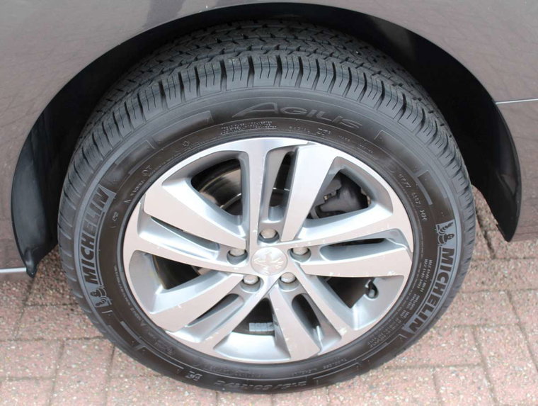 Vehicle Image 35
