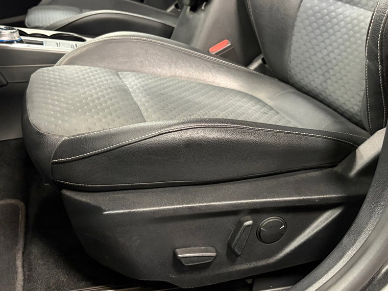 Vehicle Image 33