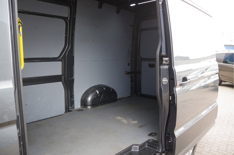 Vehicle Image 25
