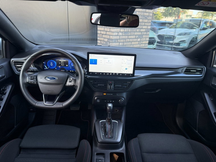 Vehicle Image 25