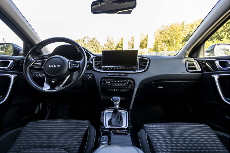 Vehicle Image 25