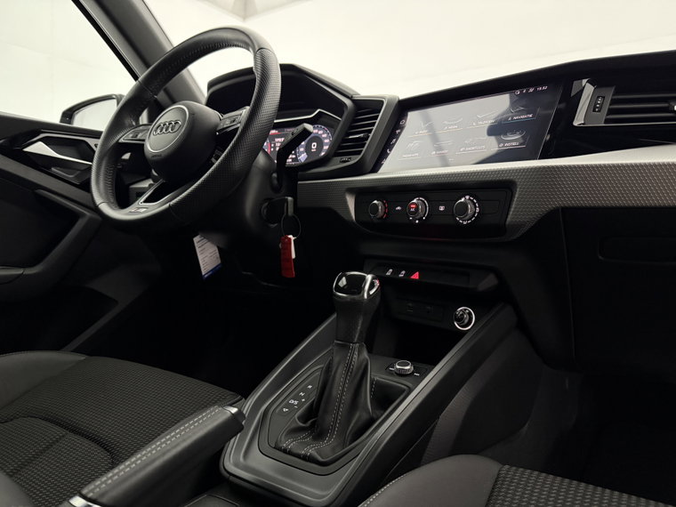 Vehicle Image 31