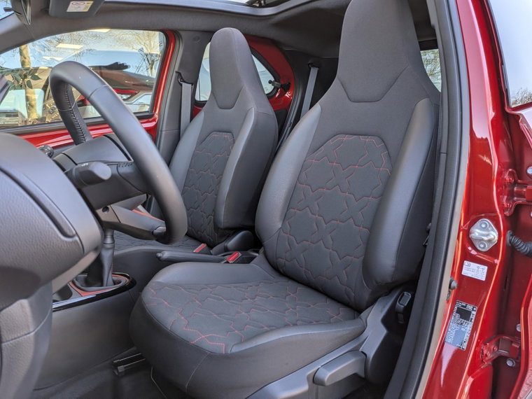 Vehicle Image 16
