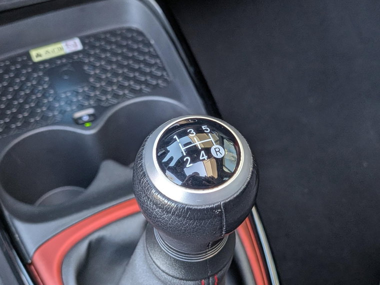 Vehicle Image 32