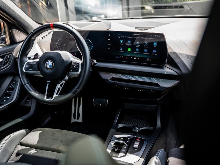 Vehicle Image 35