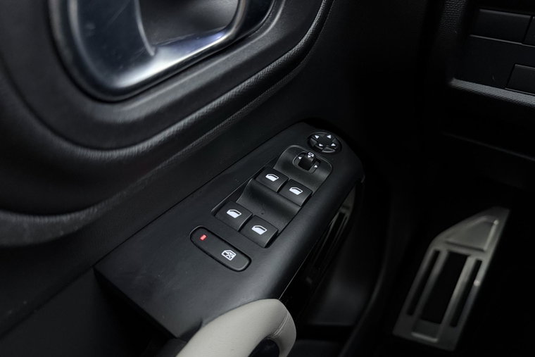 Vehicle Image 22