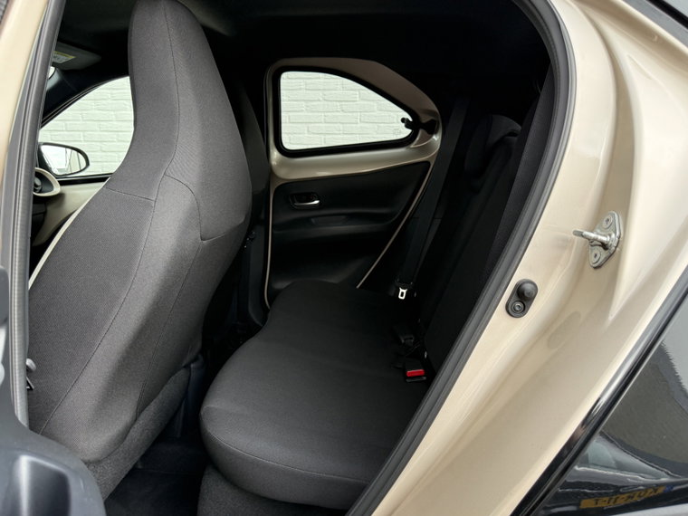 Vehicle Image 26
