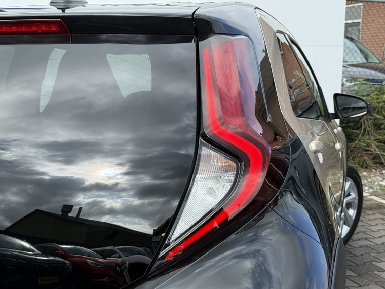 Vehicle Image 30