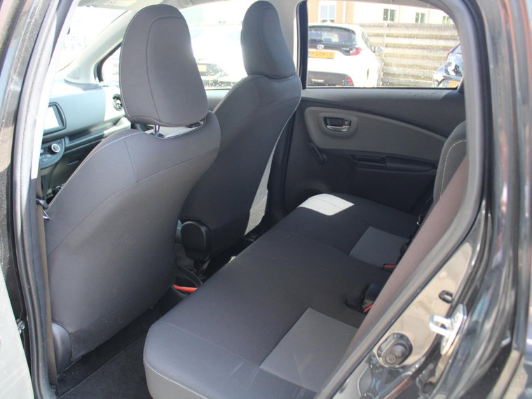 Vehicle Image 12
