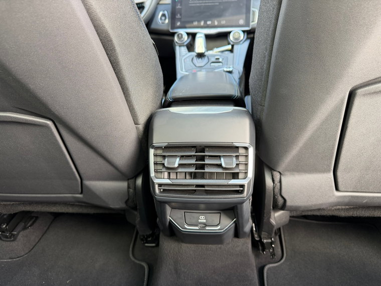 Vehicle Image 26