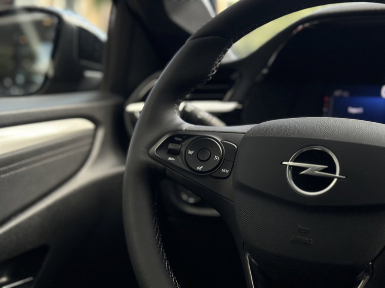 Vehicle Image 26
