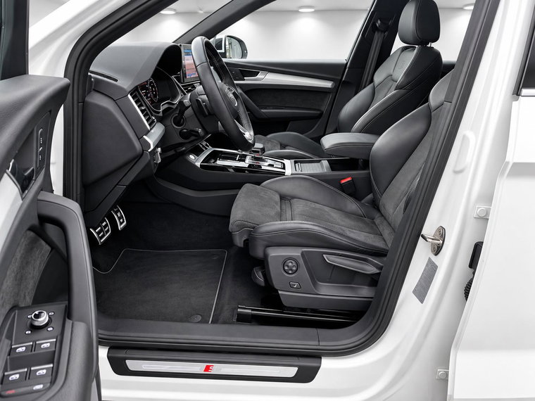Vehicle Image 12
