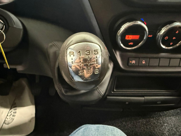 Vehicle Image 27
