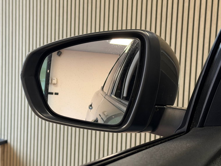 Vehicle Image 32