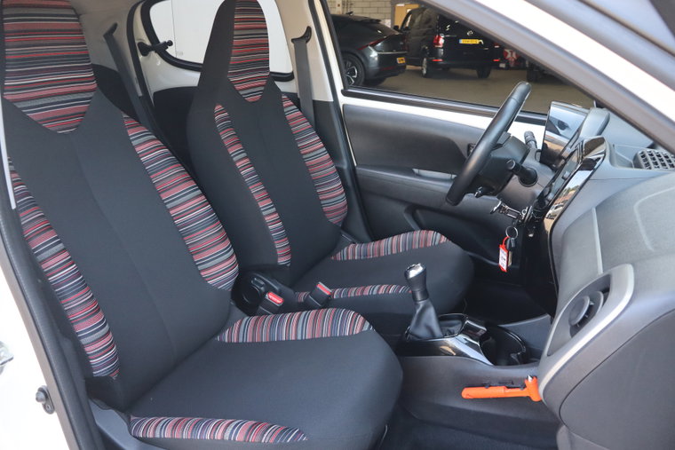 Vehicle Image 30