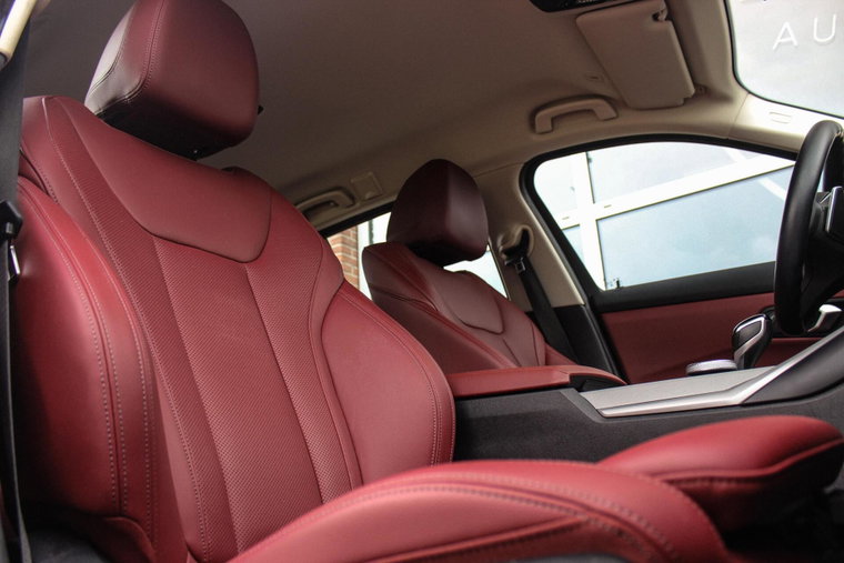 Vehicle Image 16
