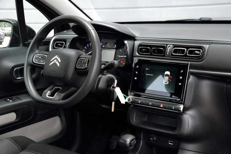 Vehicle Image 9