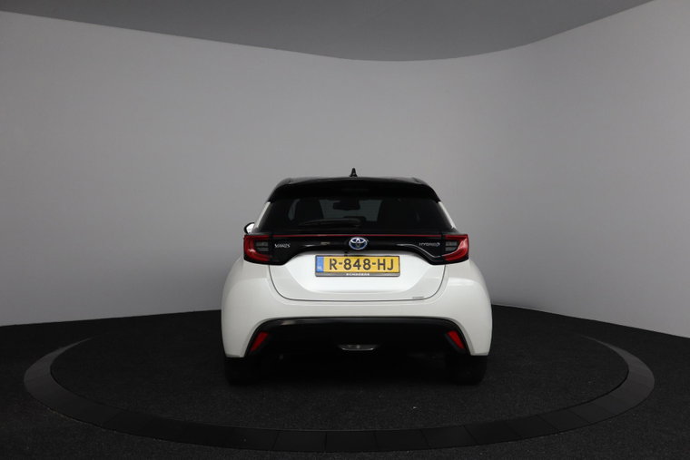 Vehicle Image 9