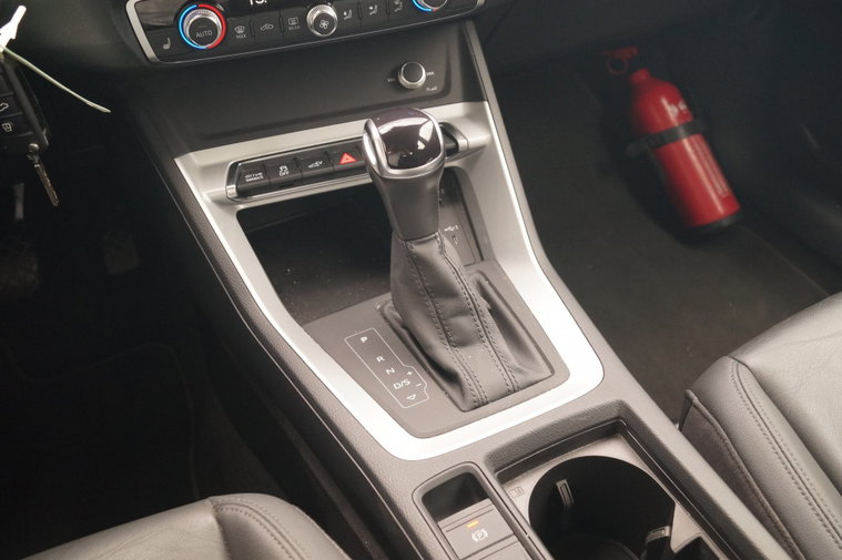 Vehicle Image 32
