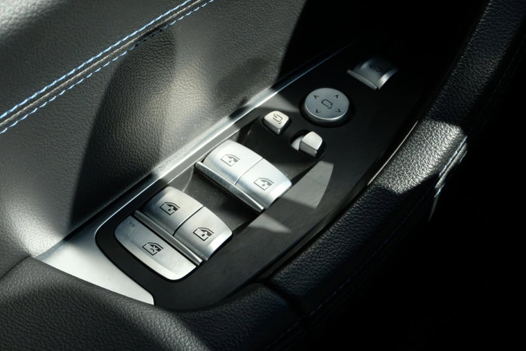 Vehicle Image 32