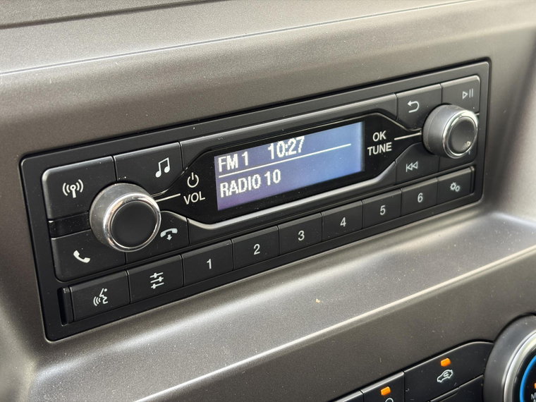 Vehicle Image 25