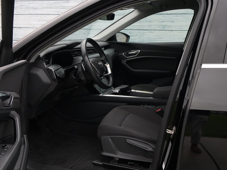 Vehicle Image 38