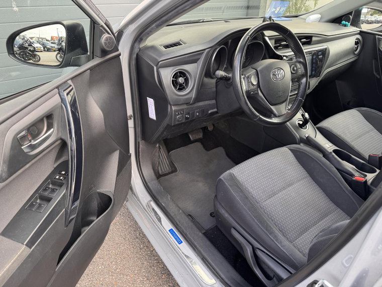 Vehicle Image 16