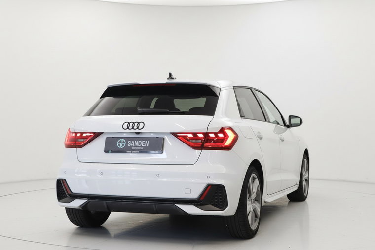 Vehicle Image 14