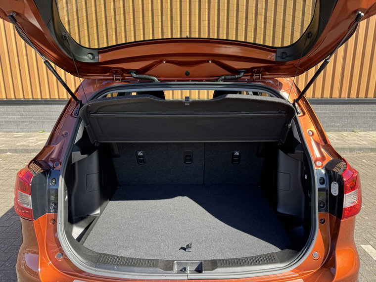 Vehicle Image 35