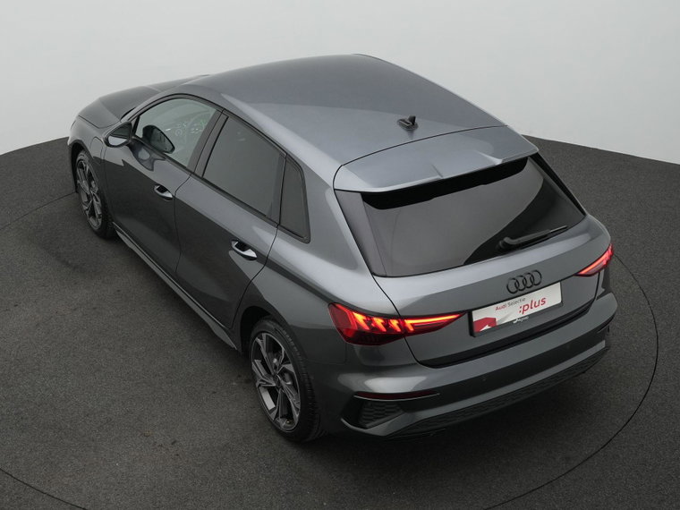 Vehicle Image 30