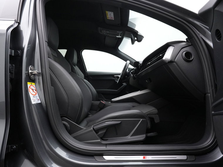 Vehicle Image 33
