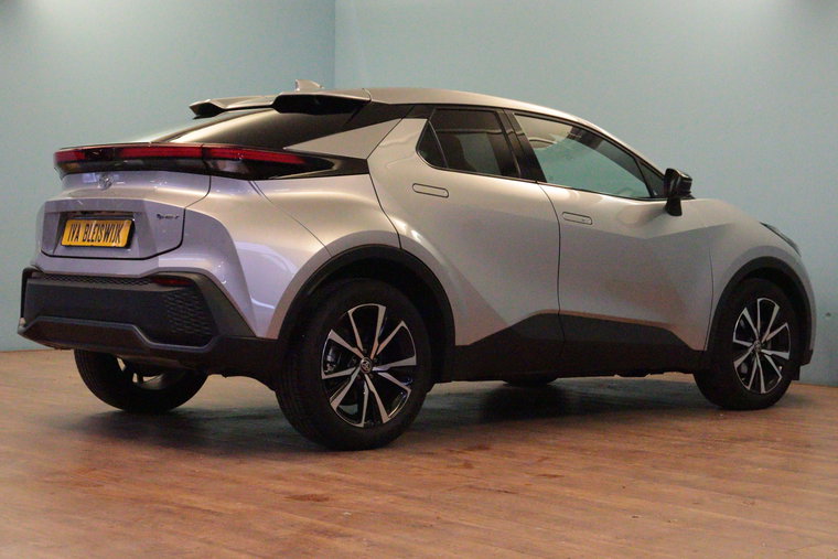Vehicle Image 6