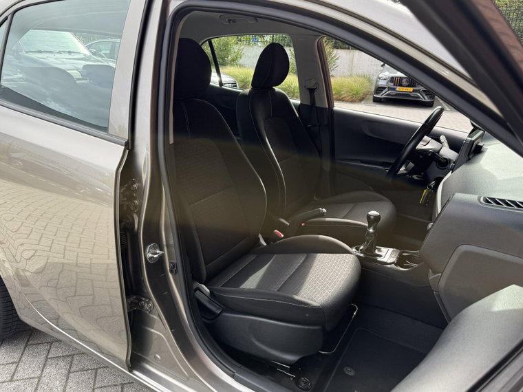 Vehicle Image 11
